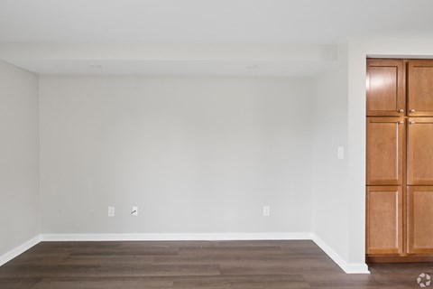 128 West Pleasant Street 2 Beds Apartment for Rent