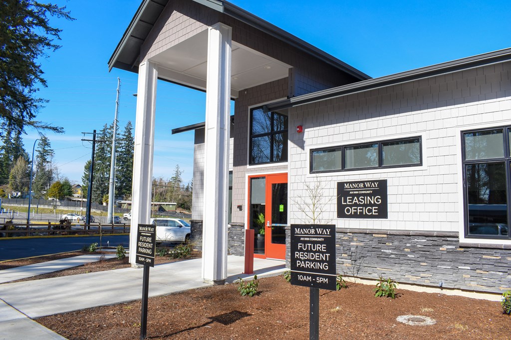 Manor Way Leasing Office Entrance in Everett, WA