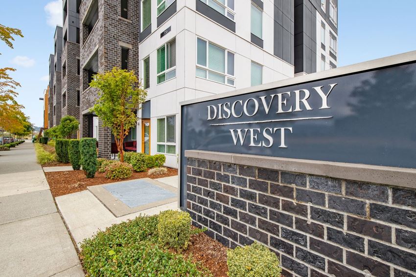 Discovery West Sign at Discovery West, Issaquah, WA - Photo Gallery 1