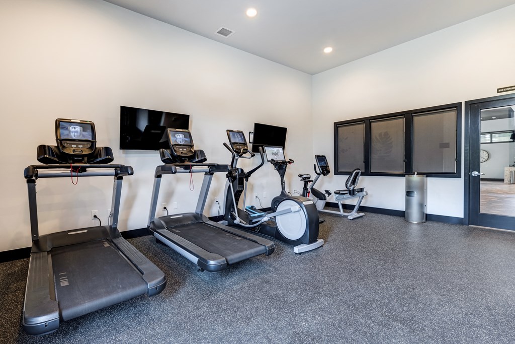 24-Hour Fitness Studio with Cardio & Free Weights at Manor Way, Everett, Washington