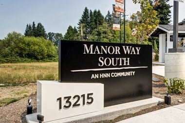 Manor Way South Sign at Manor Way, Everett