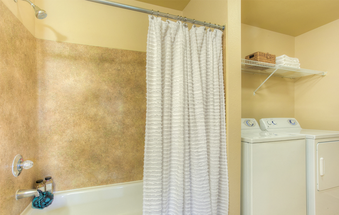 Washer And Dryer at The Seasons at Lea Hill Village, Auburn