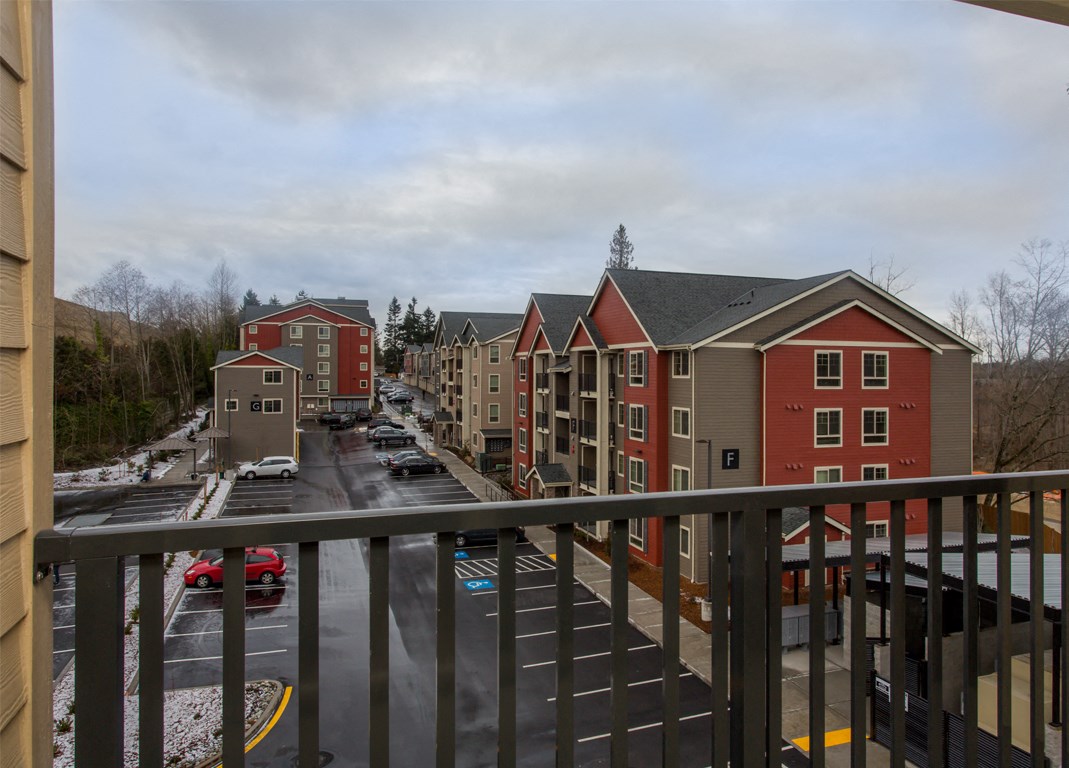 Photos and Video of Scriber Creek Apartments in Lynnwood, WA
