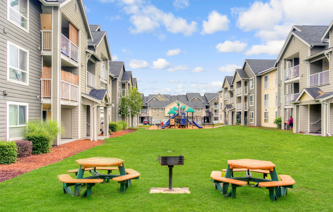 Picnic Area at The Seasons at Lea Hill Village, Auburn, Washington