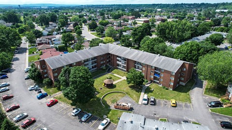 A parking lot with cars and a building in the background.