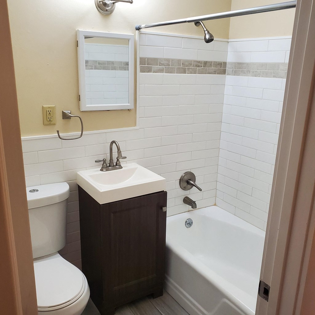 Aquila Flats Bathroom