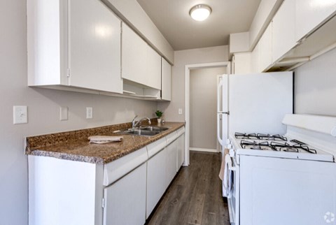 Como Court Kitchen, Minneapolis, Minnesota