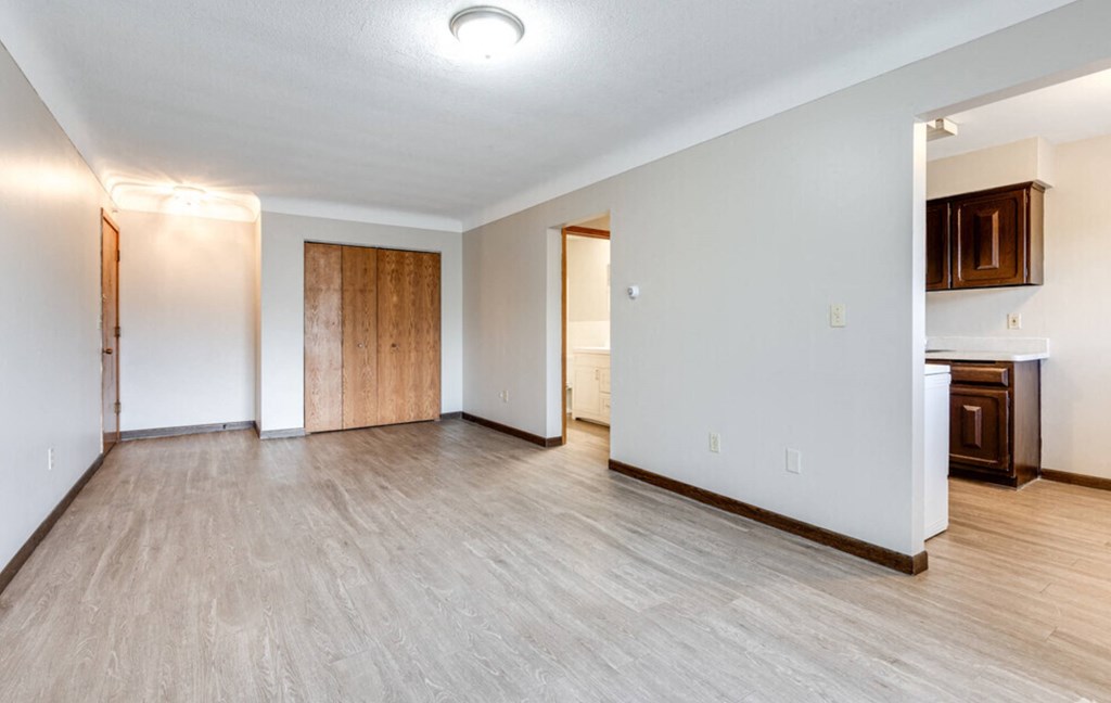 Granite Flats Apartments, 316 Larpenteur Ave E, East St. Paul, MN