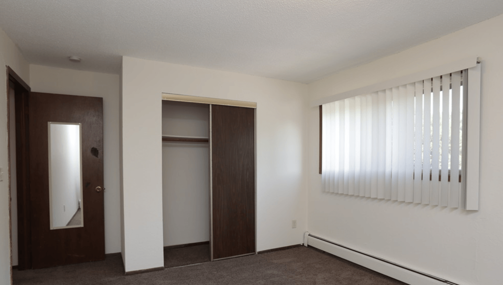 10 Pointe Apartments Bedroom