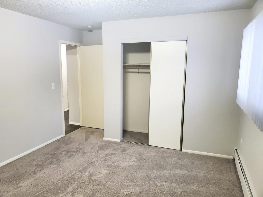 10 Pointe Apartments Bedroom