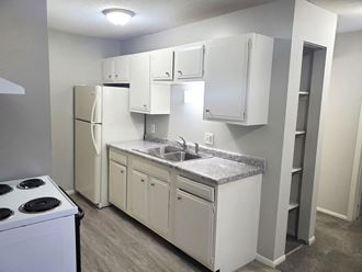 10 Pointe Apartments Kitchen