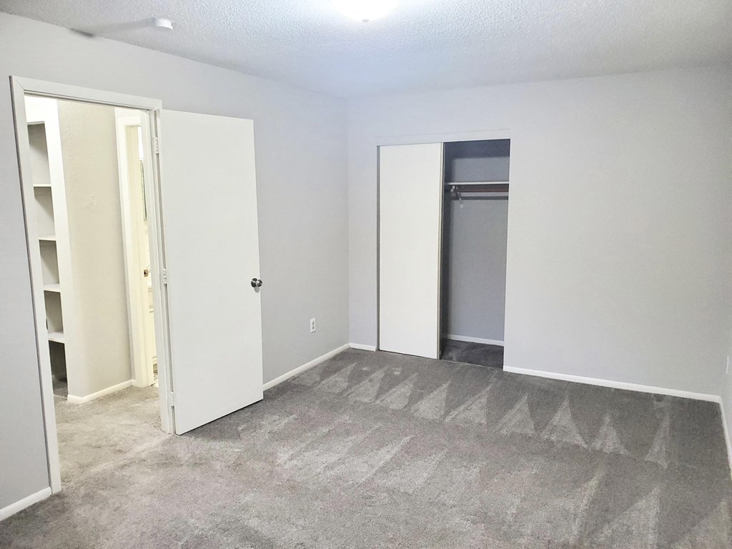 10 Pointe Apartments Bedroom