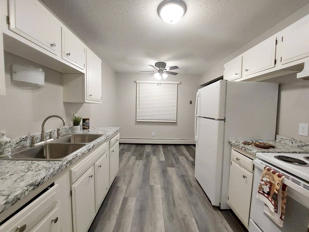 10 Pointe Apartments Kitchen