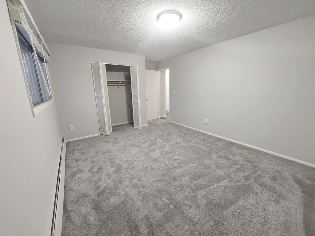 10 Pointe Apartments Bedroom