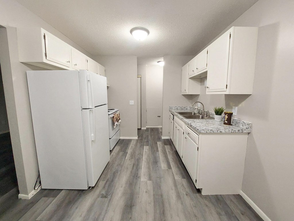 10 Pointe Apartments Kitchen