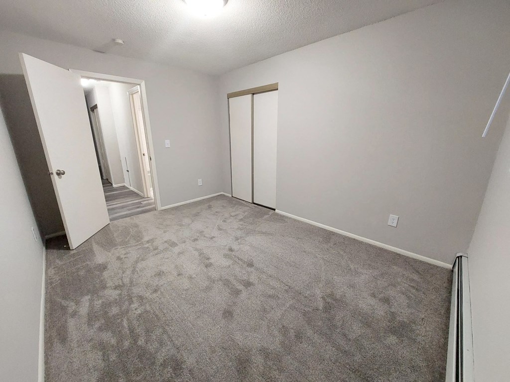 10 Pointe Apartments Bedroom