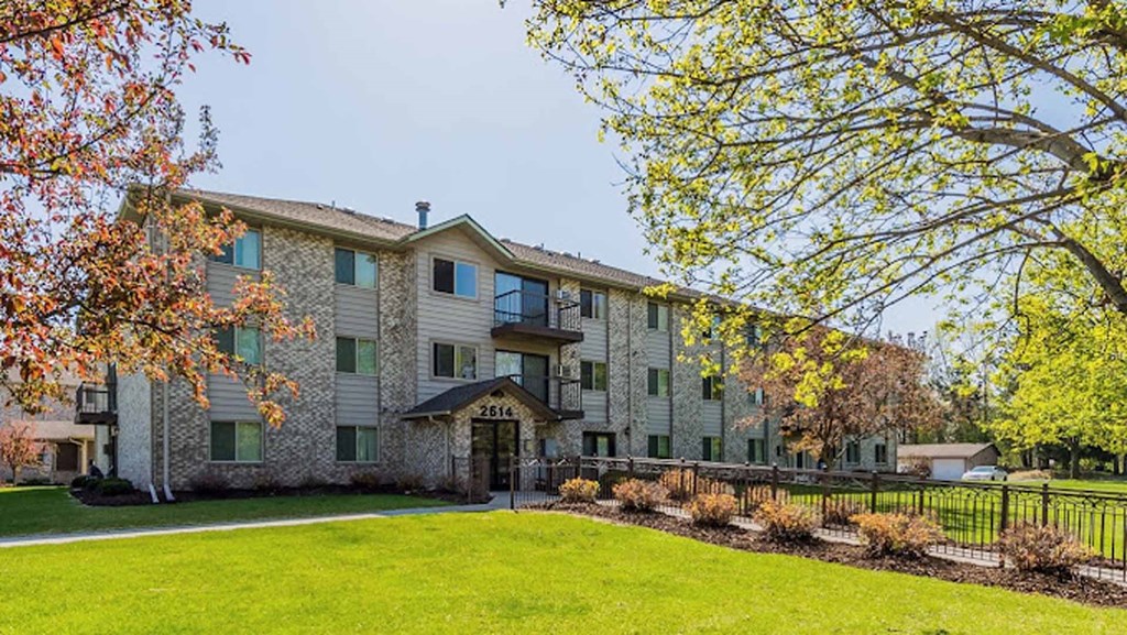 Woodland Park Apartments, Anoka, MN Woodland Park Apartments, Anoka, MN