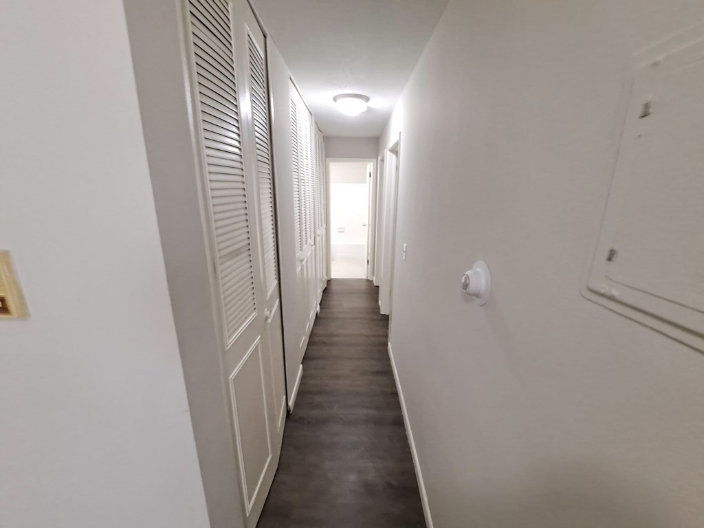 1410 St Paul Place Saint Paul, MN hallway