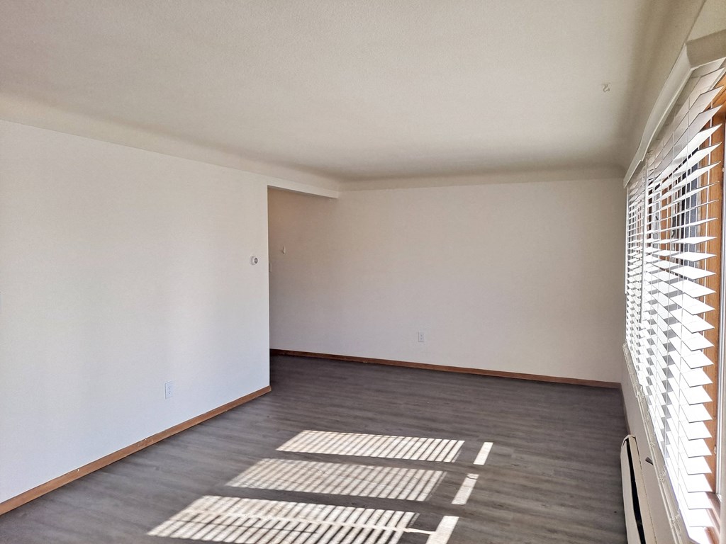 St. Paul Apartments, Living room