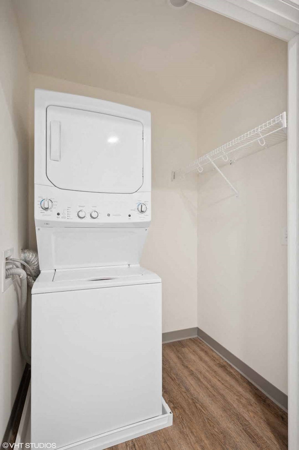 Midwell Apartments laundry