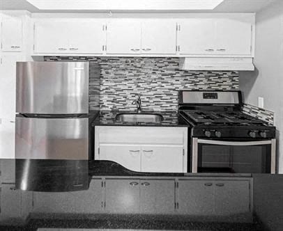 3428 Harriet Apartments, Kitchen, Minneapolis