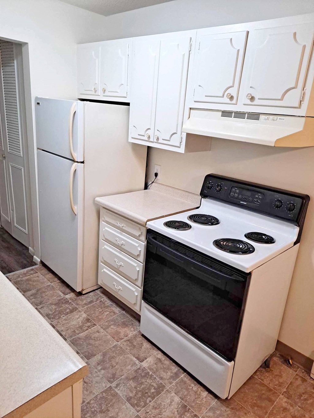 1410 St. Paul Apartments Kitchen