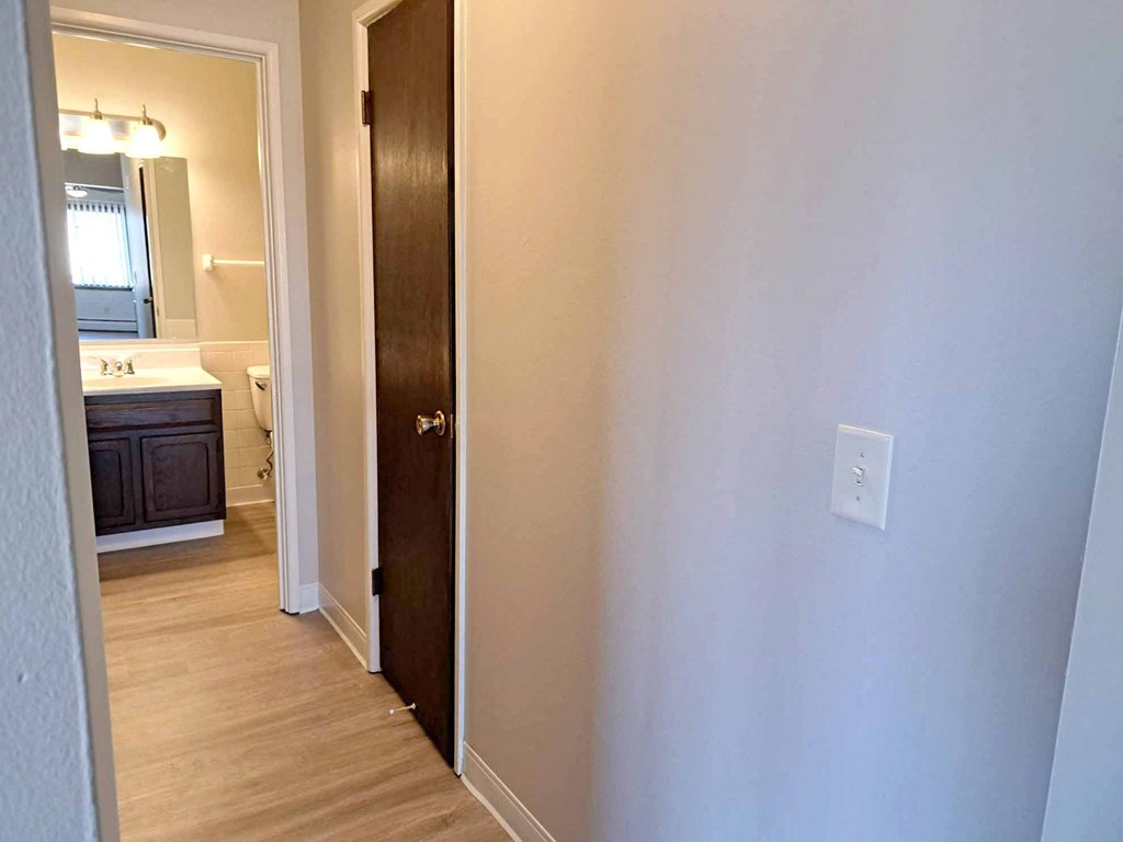 Corinthian Apartments Bathroom