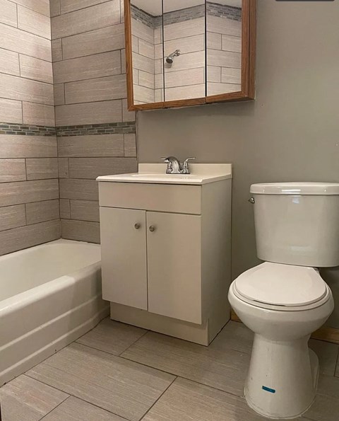 3428 Harriet Apartments, Bathroom, MInneapolis