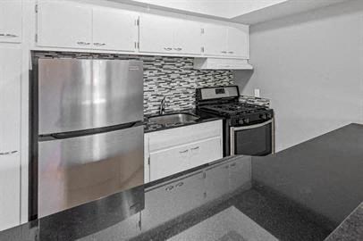 3428 Harriet Apartments, Kitchen, Minneapolis