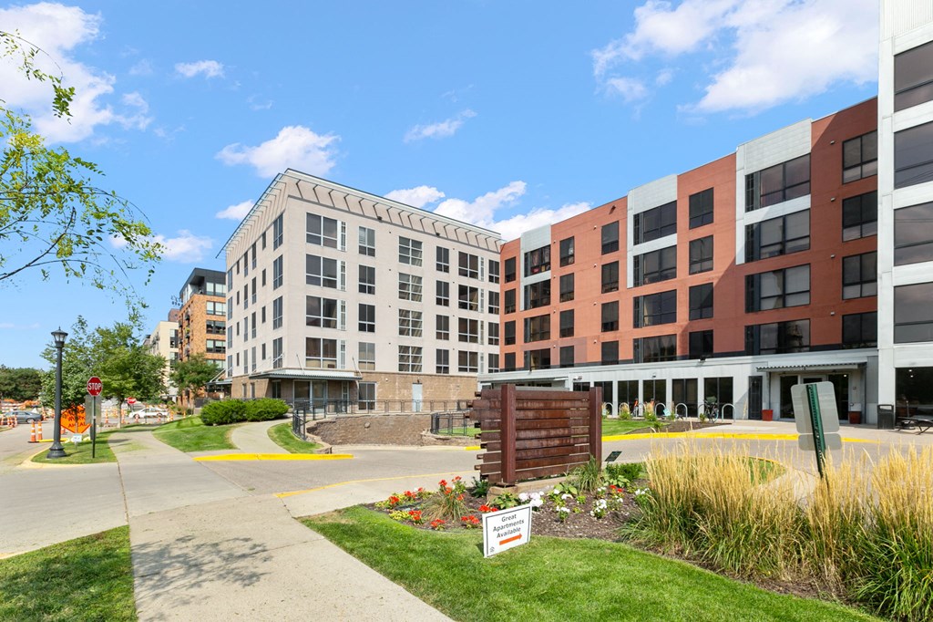 Stone Arch I Exterior