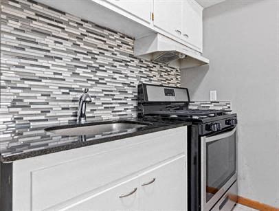 3428 Harriet Apartments, Kitchen, Minneapolis