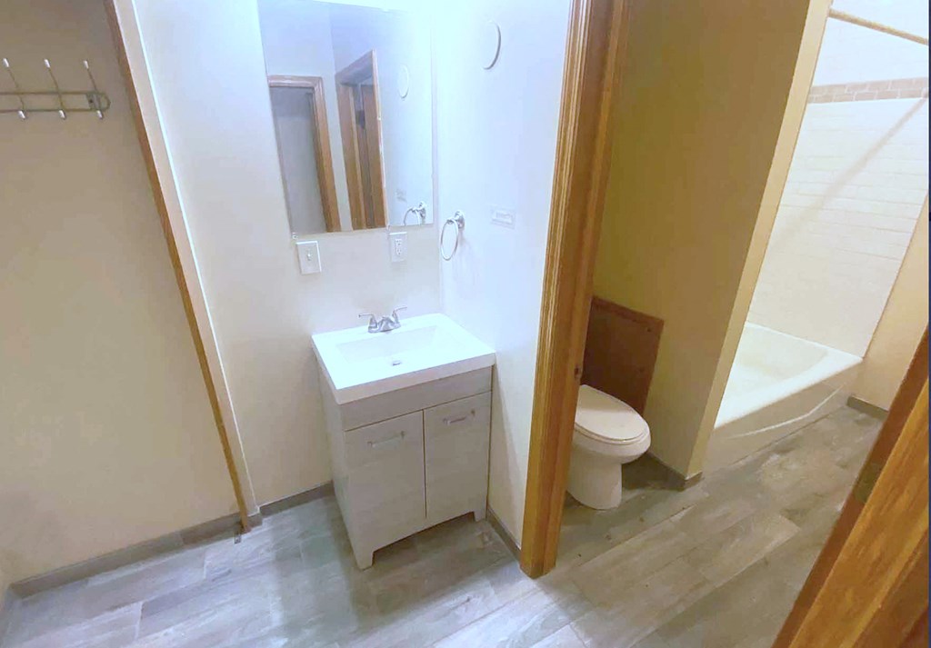 Emerson Manor Bathroom