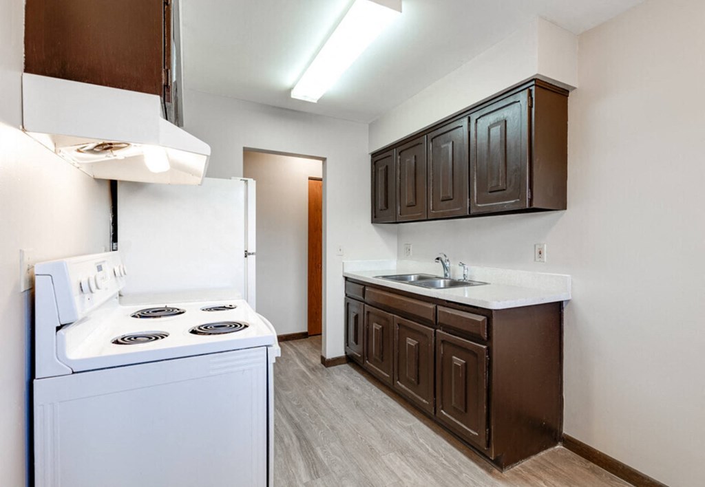 Granite Flats Apartments, 316 Larpenteur Ave E, East St. Paul, MN