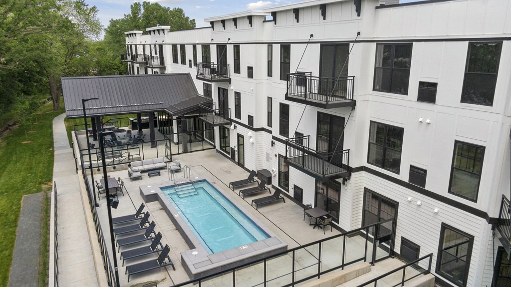 The Reeve Lakeside Pool