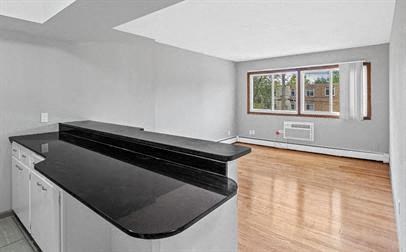 3428 Harriet Apartments, Kitchen, Minneapolis