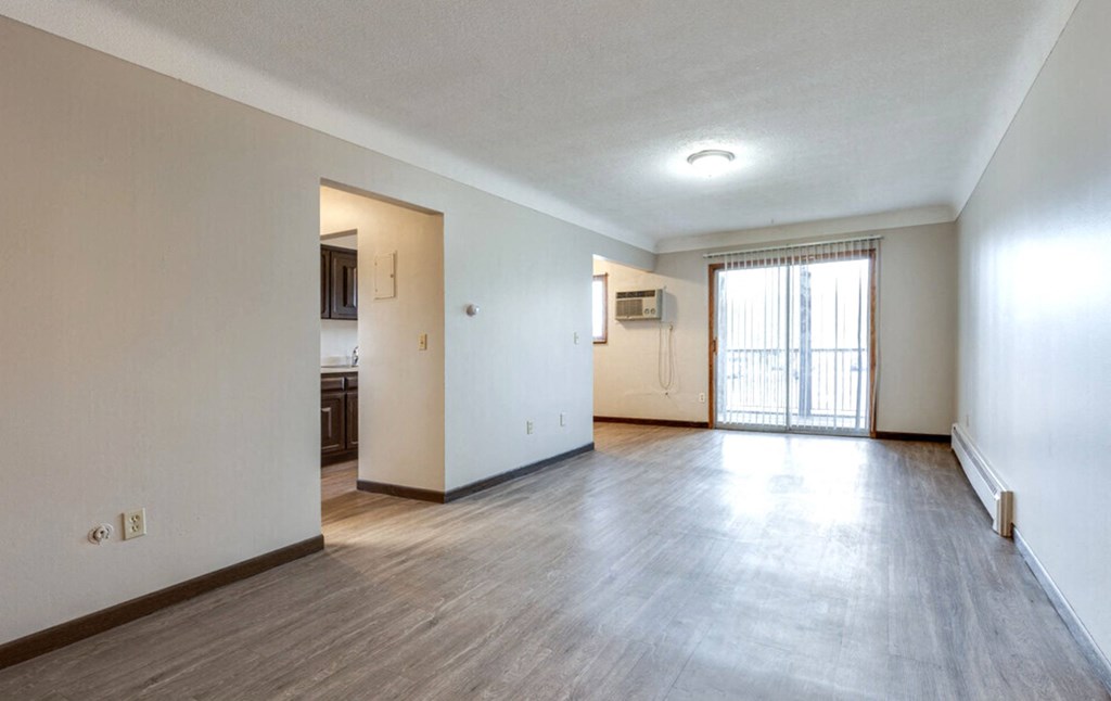 Granite Flats Apartments, 316 Larpenteur Ave E, East St. Paul, MN