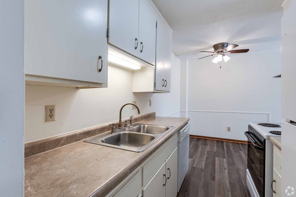 Apache Manor Apartments, Minneapolis, MN