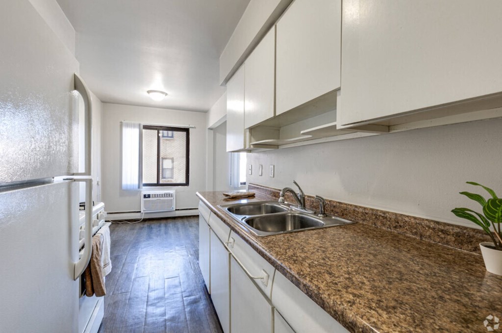 Como Court Kitchen, Minneapolis, Minnesota