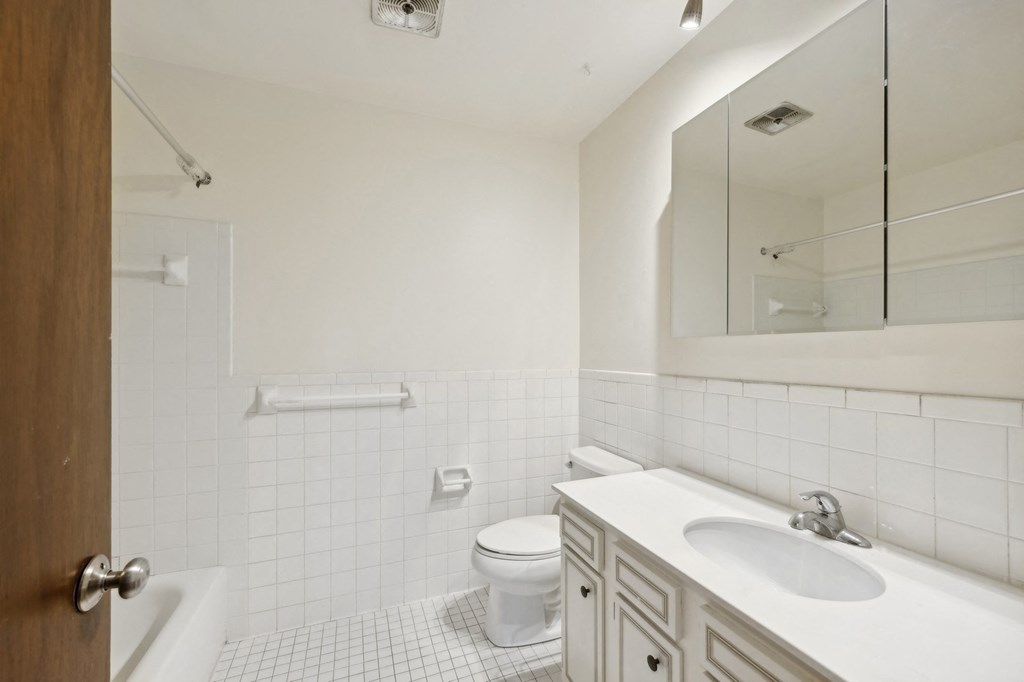 Edina Manor Bathroom, Edina, Minnesota