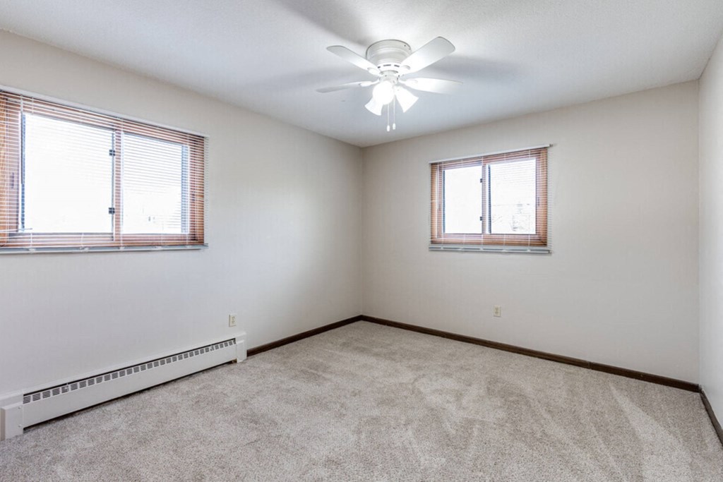 Granite Flats Apartments, 316 Larpenteur Ave E, East St. Paul, MN