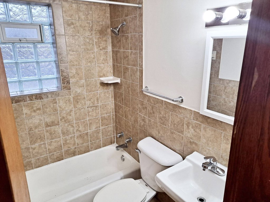 Adrian Place Bathroom, St. Paul, Minnesota