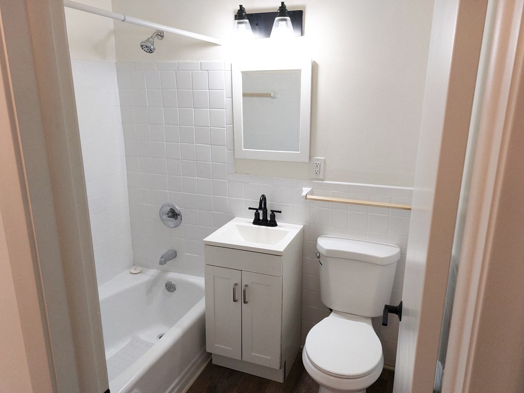 Aquila Flats Bathroom