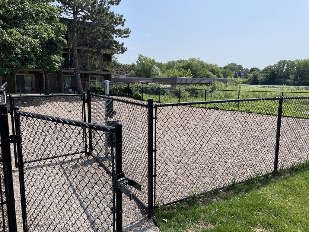 The Reeve Lakeside Dog Run