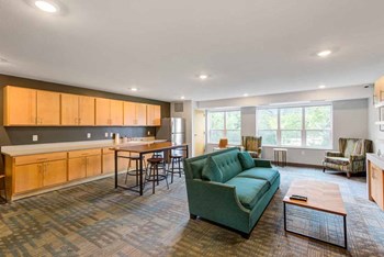 East Side Apartments Community Room - Photo Gallery 18