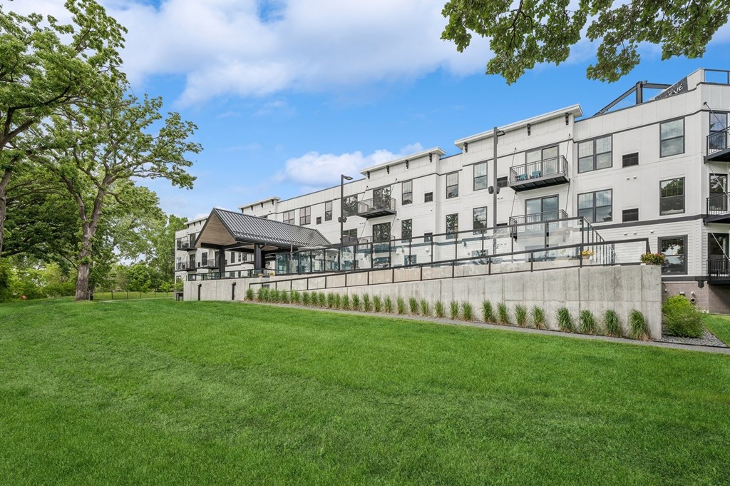 the building in which the hotel is located