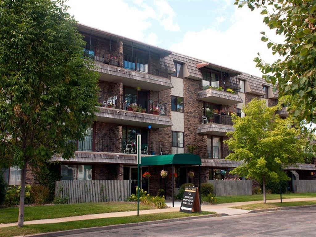 Gold Crest Apartments Exterior