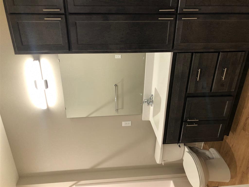 Morrow Apartments Bathroom