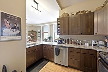 141 4Th St E Studio-2 Beds Apartment for Rent - Photo Gallery 1