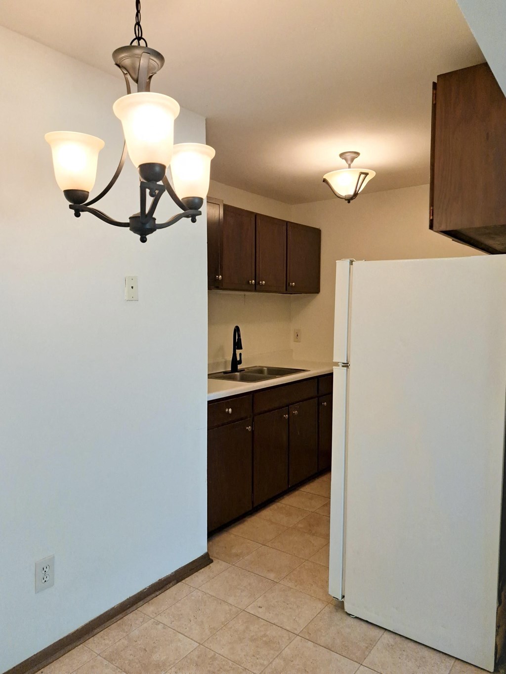 Xerxes Apartments Living Kitchen