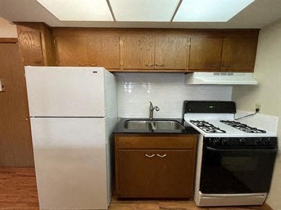 3428 Harriet Apartments, Kitchen, Minneapolis